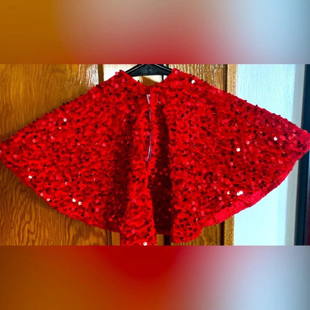 Red sequence neck shall - Picture 2 of 3